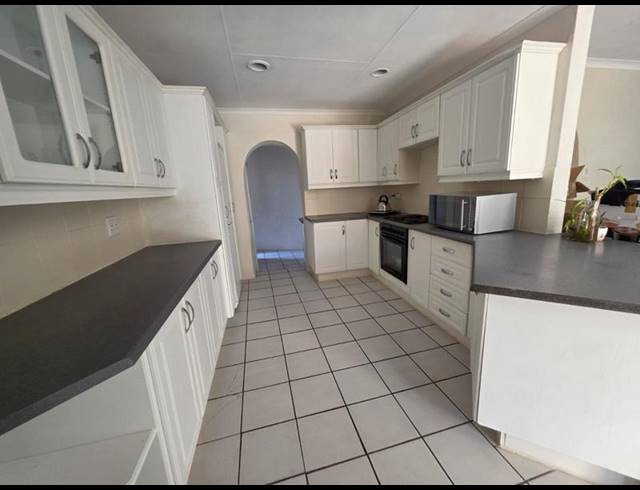 4 BEDROOM HOUSE FOR SALE IN EIKE PARK